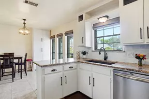 121 Montreal Dr, Hurst, TX 76054 - Photo 10