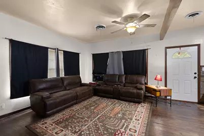 301 W Nelson Street, Bowie, TX 76230 - Photo 2