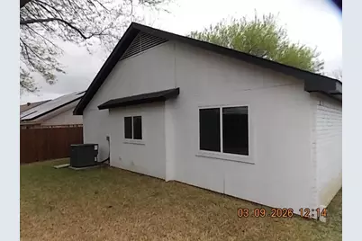 5225 Livermore Drive, Arlington, TX 76017 - Photo 12