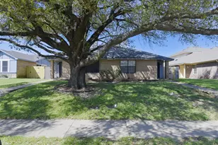 1433 N Bluegrove Rd, Lancaster, TX 75134 - Photo 1