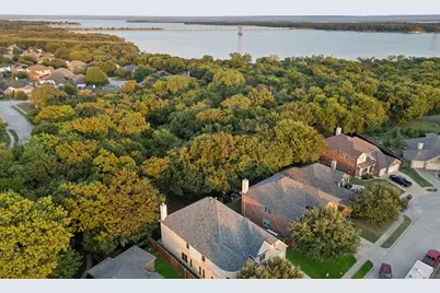 2824 Lazy Creek Drive, Grand Prairie, TX 75052 - Photo 2