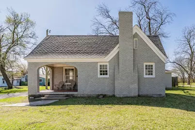 1734 E California St, Gainesville, TX 76240 - Photo 1