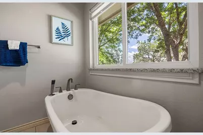 3921 Buena Vista Circle, Granbury, TX 76049 - Photo 6