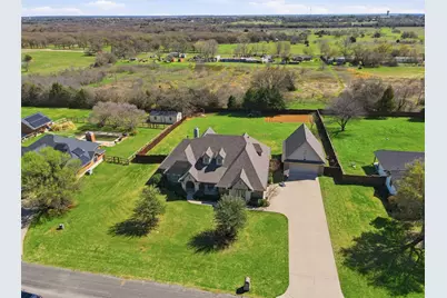 1201 Parkway Lane, Pilot Point, TX 76258 - Photo 2