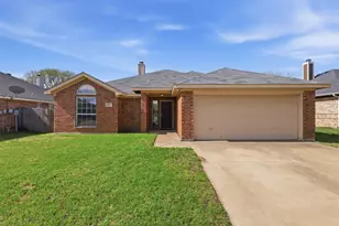 747 Tanglewood Dr, Burleson, TX 76028 - Photo 2