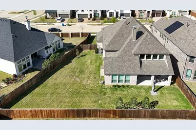 1724 Sir Dustin Lane, Carrollton, TX 75010 - Photo 38