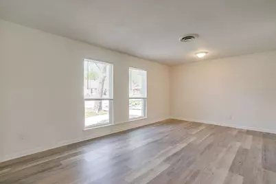 6013 Worrell Drive, Fort Worth, TX 76133 - Photo 6