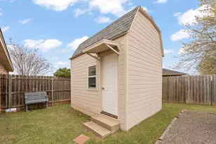 1595 Spring Branch Dr, Cleburne, TX 76033 - Photo 18