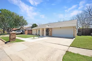 2318 Overbrook Dr, Arlington, TX 76014 - Photo 2