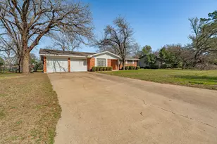 915 N Charlotte Ave, Stephenville, TX 76401 - Photo 4