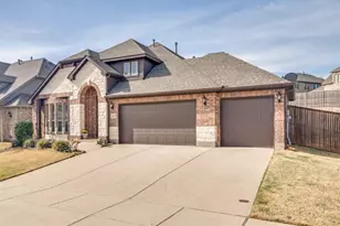 413 Oakcrest Dr, Justin, TX 76247 - Photo 2