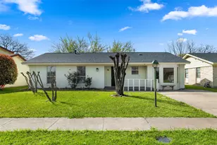 429 Blueberry Ln, Grand Prairie, TX 75052 - Photo 2