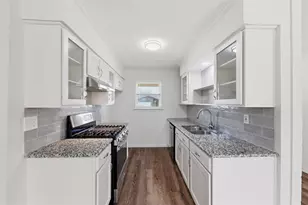 429 Blueberry Ln, Grand Prairie, TX 75052 - Photo 12