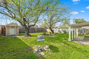 429 Blueberry Ln, Grand Prairie, TX 75052 - Photo 24