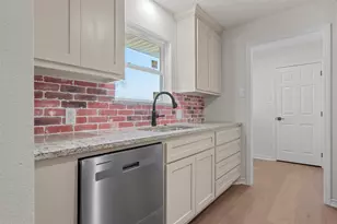 309 N 4th St, Rosebud, TX 76570 - Photo 6