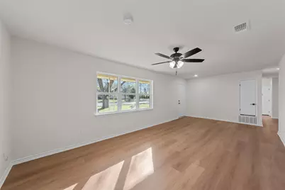 309 N 4th Street, Rosebud, TX 76570 - Photo 4