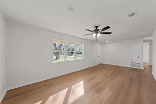 309 N 4th St, Rosebud, TX 76570 - Photo 4