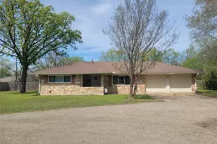 215 N Karl Cayton St, Groesbeck, TX 76642 - Photo 1