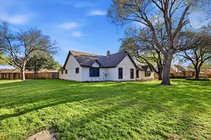 7401 Fuller Cir, Fort Worth, TX 76133 - Photo 2