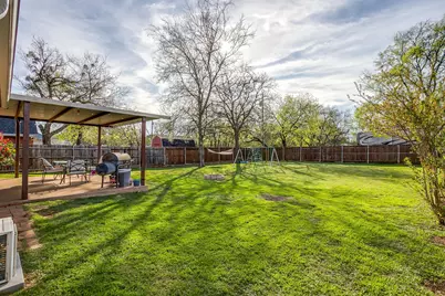 1215 Davis Street, Cleburne, TX 76033 - Photo 34