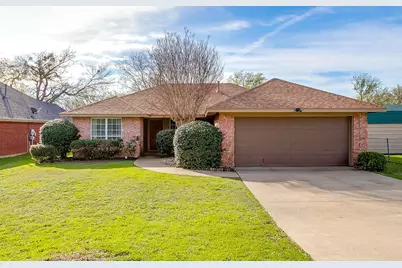 1215 Davis Street, Cleburne, TX 76033 - Photo 1