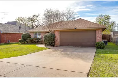 1215 Davis Street, Cleburne, TX 76033 - Photo 2