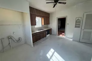 809 E Palestine St, Mexia, TX 76667 - Photo 10