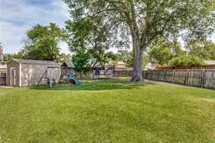 1803 Travis St, Garland, TX 75042 - Photo 20
