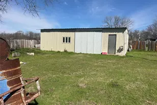 217 S Robinson St, Myra, TX 76253 - Photo 4