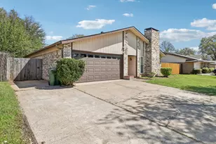 3216 Red Oak Ln, Bedford, TX 76021 - Photo 2