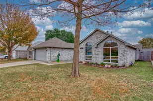 6836 Dogwood Ln, North Richland Hills, TX 76182 - Photo 2