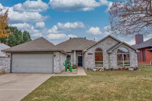 6836 Dogwood Ln, North Richland Hills, TX 76182 - Photo 1