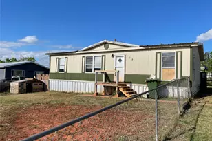 101 Seminole St, Tye, TX 79563 - Photo 2