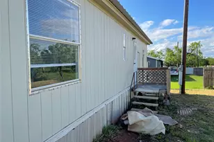 101 Seminole St, Tye, TX 79563 - Photo 36