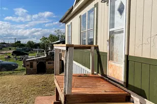 101 Seminole St, Tye, TX 79563 - Photo 26