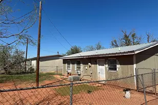 101 Seminole St, Tye, TX 79563 - Photo 4