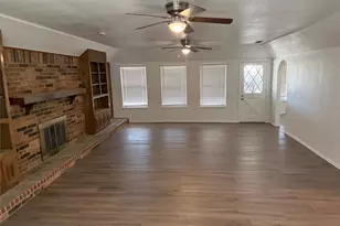 520 Baker Dr, Hurst, TX 76054 - Photo 4