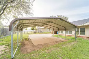 1405 W Wheeler St, Breckenridge, TX 76424 - Photo 6