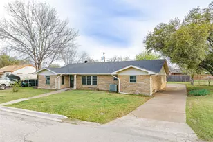 1405 W Wheeler St, Breckenridge, TX 76424 - Photo 2