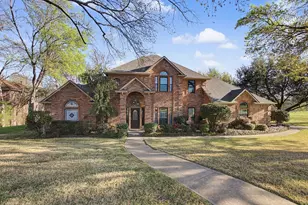 524 Estate Dr, Grand Prairie, TX 75052 - Photo 4