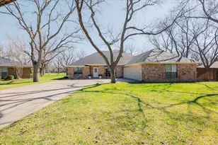 6105 Bontura Ct, Granbury, TX 76049 - Photo 2