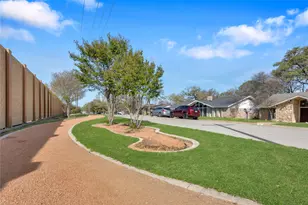 224 Plainview Dr, Hurst, TX 76054 - Photo 4