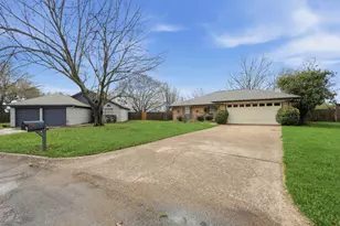 1110 Hemphill Ct, Cleburne, TX 76033 - Photo 2