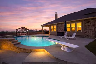 100 Sendero Oak Dr, Crowley, TX 76036 - Photo 2