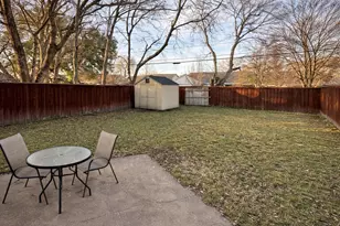 2901 Maple Dr, Garland, TX 75042 - Photo 10