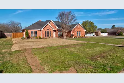 1400 N Saint Charles Avenue, Pilot Point, TX 76258 - Photo 4