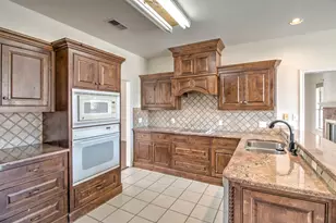 1400 N Saint Charles Ave, Pilot Point, TX 76258 - Photo 12