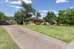 1415 Moss Rose Cir, Irving, TX 75061 - Photo 2