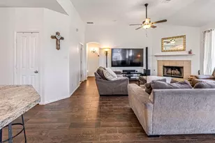 804 Ridge Point Dr, Grand Prairie, TX 75052 - Photo 12