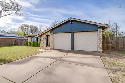 521 Nathan Street, Burleson, TX 76028 - Photo 4